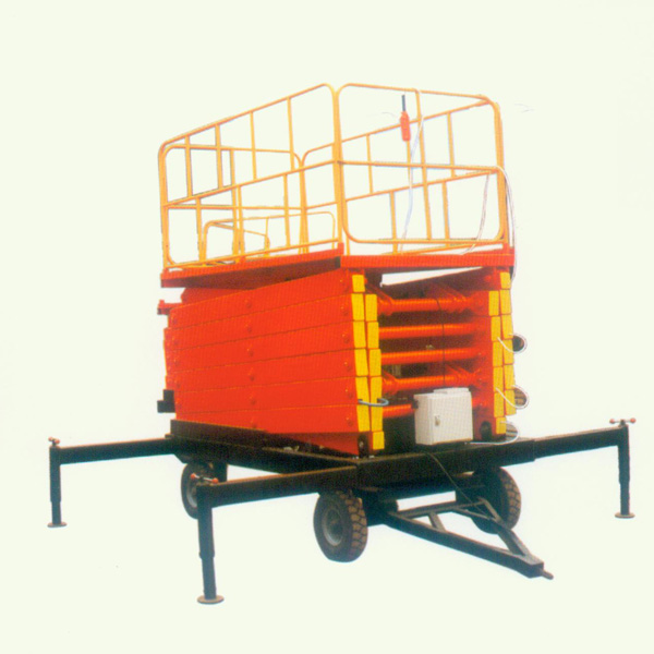 四輪牽引式液壓升降平臺.jpg 四輪牽引式液壓升降平臺.jpg